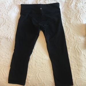 Black Lululemon Wunder Under Crop 8